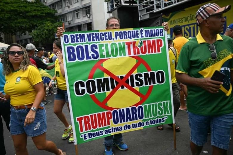 Fotografía documental — Bolsonaro entiende mejor a los cristianos que el campo progresista