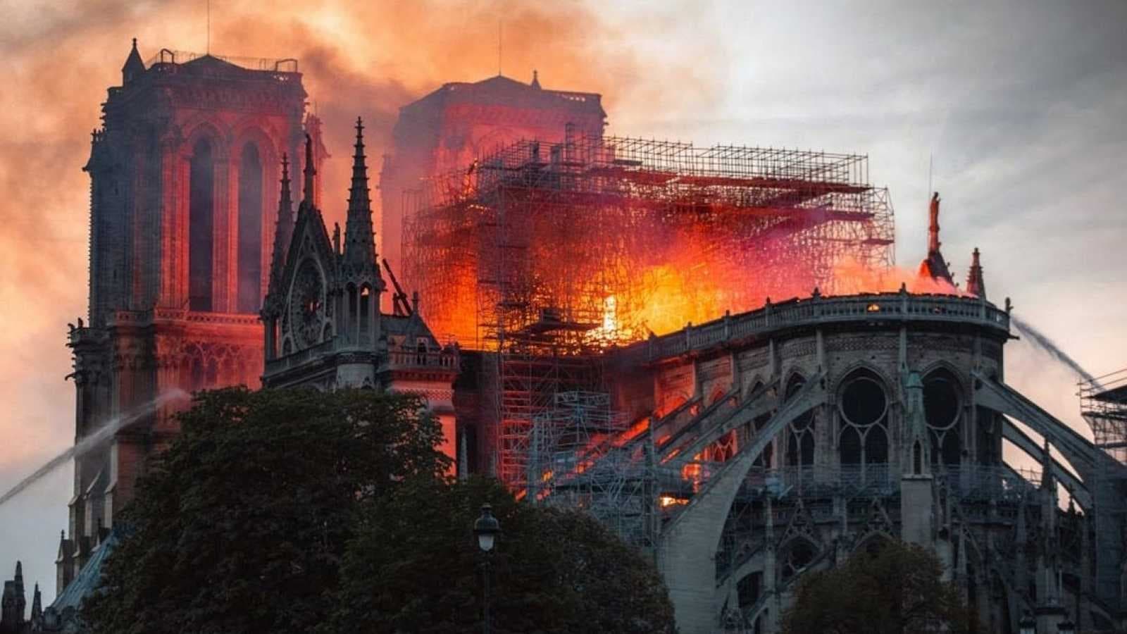 Fotografía documental — Notre Dame de las Ruinas