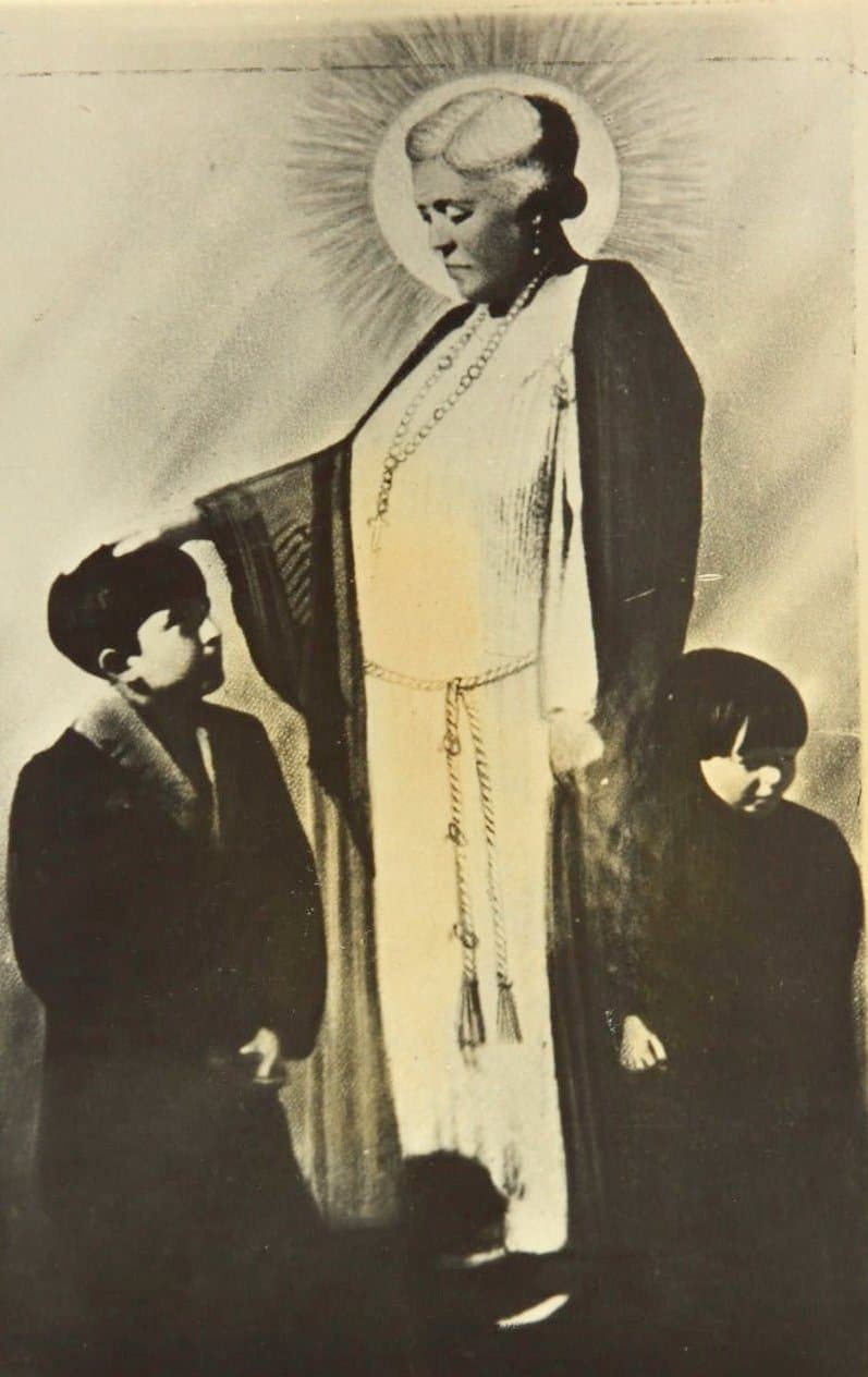 0 16 Madre María pastora