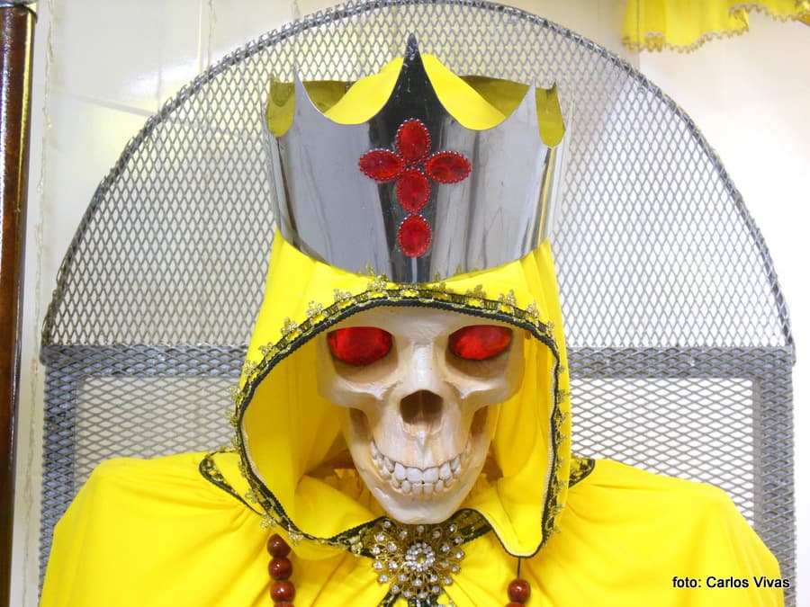 Fotografía documental — Los ojos del Santo: el Oratorio de San La Muerte de la Familia Silvero en Barrio Nuevo, Corrientes