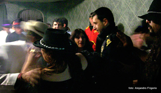 Exu y policia 22
