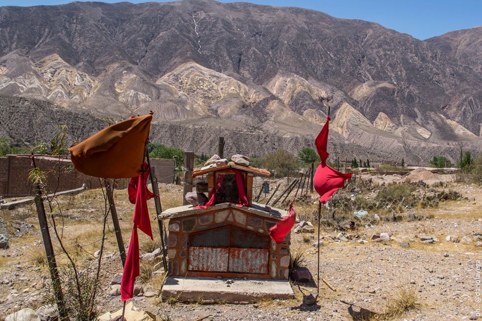 Altar en las afueras de Sumaj Pacha
