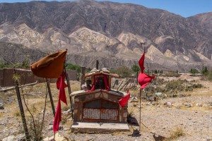 Altar en las afueras de Sumaj Pacha